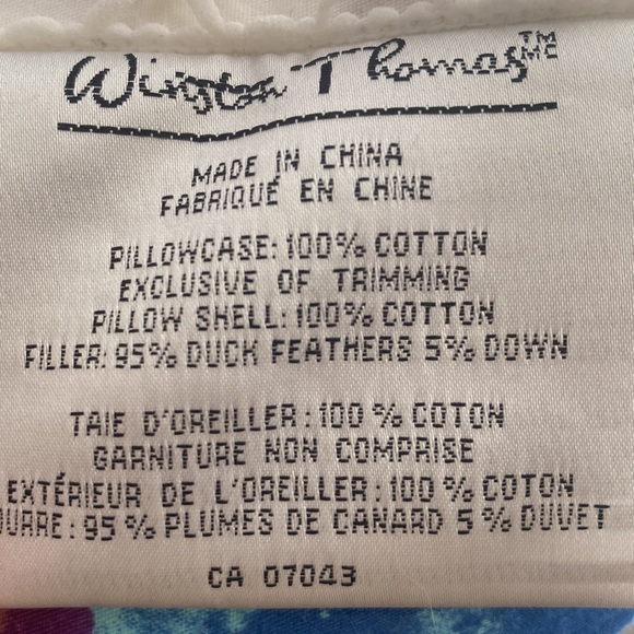 Beautiful down accent pillow. Excellent condition. Stain, smoke & pet free - Picture 5 of 5